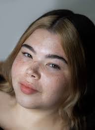 Erin Hatt's Instagram, Twitter & Facebook