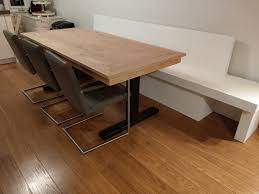 Laat De Eetbank Doorlopen Tot De Haard En Vul De Lege Ruimtes Onder De Bank Op Met Houtblokken Of Laat De Bank Doorlopen I Office Desk Furniture Drafting Desk