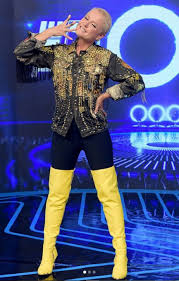 Breve uma nova coleção da xuxa divido em 4 dvd's com os menus personalizados, e com a melhor qualidade possível, com iso e capa com máxima qualidade. Xuxa Esteve Em Mais Programas Da Globo Do Que Da Record Em 2020 Celebridades O Dia