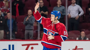 Andrew shaw injures his hand after getting hit with a shot. Xoc1 Hf2adep2m