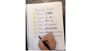 Lista de gastos mensuales con muchos pequeños gastos marcados