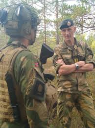 In march 2013, planning for the unit began under the code name tundra, spearheaded by the former and current heads of the fsk, eirik kristoffersen and his younger brother frode arnfinn kristoffersen, and the first class began training in june 2014. Forsvaret Ar Twitter Mandag Besokte Forsvarssjef Eirik Kristoffersen Krigsskolekadetter Pa Kurs Pa Heistadmoen Ved Kongsberg Her Laerer Kadettene A Kombinere Grunnleggende Soldatferdigheter Med Rollen Som Kommende Leder Og Offiser Https T Co