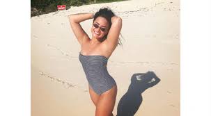 Kate upton wears 34d bra size and weighs 145 pounds.while most successful models have banana or hourglass shaped figure, kate upton is typical apple type. Demi Lovato No Longer Cares What The Haters Say About Her Swimsuit Instagrams World News Wionews Com