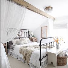 Quality selection of king size master bedroom sets, and queen size master bedroom sets to adorn every home and meet every budget. 49 Decorating Ideas For Farmhouse Style Bedrooms