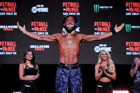 It is rare for a fighter to have his debut fight at one. Enwn3fu9soir1m