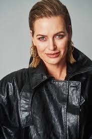 Carrie Berkey's Instagram, Twitter & Facebook