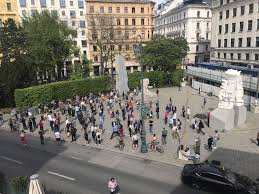 Lehrer im sächsischen zittau wird vom dienst suspendiert. Mehrere Dutzend Personen Bei Corona Demo In Wien Vienna Online