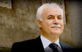 Nihat hatipoğlu troll , thug li̇fe ve komi̇k sorulari derledi̇m hatipoğlu komik , dublaj göz yaşlarınızı tutmayacaksınız 20 mayıs 2018 nihat hatipoğlu iftar özel programında bir soru. Nihat Hatipoglu Nun Esi Kendisinden Kac Yas Kucuk Emel Hatipoglu Kimdir Haberi