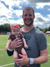 2018 has been a big year for philadelphia eagles quarterback carson wentz, with a super bowl win, an engagement, and a wedding in the books. Carson Wentz On Twitter Cutest Eagles Fan Around My Niece Suttonjoy Favoriteuncle