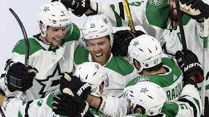 In Dramatic Fashion Joe Pavelski Nets 5th Nhl Playoff Hat Trick By A Former Badgers Men S Hockey Player Madison Com Nhl Playoffs Joe Pavelski Hockey Players