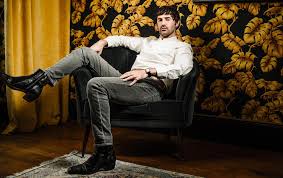 After a groundbreaking presidential election, jeff tuche becomes the new president of france and moves in the elysee with his family to govern the country. Nicolas Maury Garcon Chiffon Etoffe De Star Madame Figaro