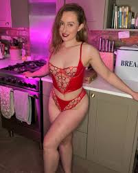 Poppy Evans - Free nude pics, galleries & more at Babepedia