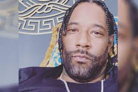 Keely Hill's Instagram, Twitter & Facebook