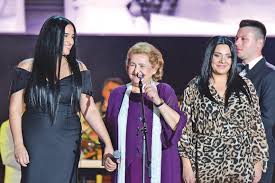 Скачай gabi lunca pasăre necunoscută и gabi lunca pe drumul de la buzau. How Loredana Groza And Gabi LuncÄƒ Reacted When They Met At The Golden Deer The Two Were Brought To Trial For 6 Years