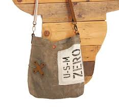 Besace En Toile Militaire Et Cuir Piece De Createur Francais Sac Besace Toilemilitaire Creationfrancaise Createurfranc Besace En Toile Toile De Jute Sac
