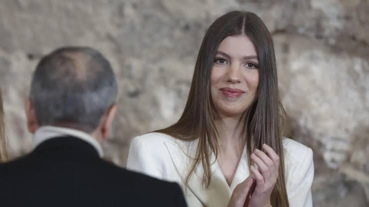 Primer acto de la infanta Sofía en solitario, en directo | La hija pequeña  de los reyes se estrena en Madrid
