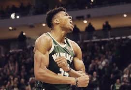 Ο greek freak μαζί με τον αδερφό του, θανάση, έφτασαν στο «ελευθέριος βενιζέλος» γύρω στις 11:30 το πρωί της κυριακής και στη. Giannhs Antetokoynmpo Giati Zhthse Apo Toys Fans Na Mhn Ton Apokaloyn Mvp Toy Nba Lifo