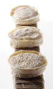 Le Rocamadour Le Petit Fromage Qui Rend Chevre Aoc Rocamadour Fromage Fromage Fromage Fait Maison
