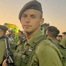 הותר לפרסום: סמ"ר עמית כהן, מחולון, לוחם בגדוד 13, חטיבת גולני, נפל בקרב  בדרום רצועת עזה, בן 19 בנופלו. יהי זכרו ברוך 💔