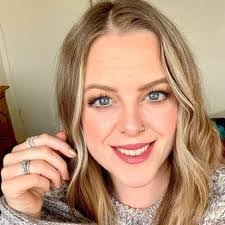 Josie Dickinson's Instagram, Twitter & Facebook