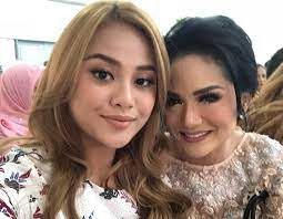 Putri mantan pasangan anang hermansyah dan krisdayanti ini telah genap menginjak usia 20 tahun. Kisah Cinta Dengan Aurel Hermansyah Belum Diketahui Krisdayanti Atta Halilintar Berharap Baik Baik Pikiran Rakyat Com