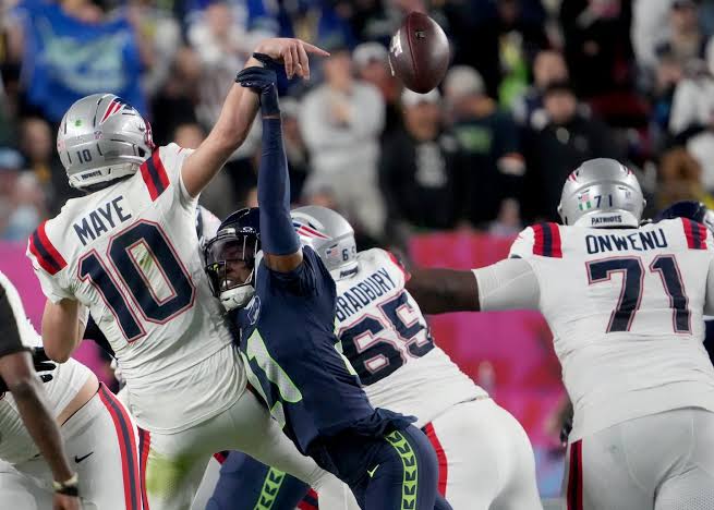 It's clear Drake Maye was playing hurt in the Super Bowl