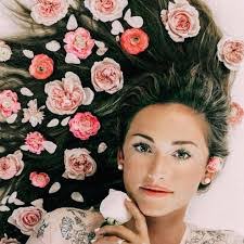 Stefanie Roy's Instagram, Twitter & Facebook