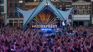 51 resultaten voor 'muziekfeest op het plein'. Sterren Nl A Twitter Het Sterren Muziekfeest Op Het Plein Vindt Dit Jaar Plaats In Enschede En Waalwijk Lees Meer Https T Co 98hs3n6tgh Sterrennl Muziekfeest Avrotros Https T Co Bjue86a80u