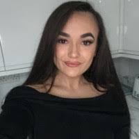 Abigail Thorne's Instagram, Twitter & Facebook