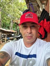 Liz Sylvester's Instagram, Twitter & Facebook