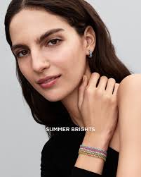 Nuestro nuevo brazalete con broche de corazón es la pieza perfecta para  mantener el amor en el centro de tu historia.💖 #WearItWithPandora