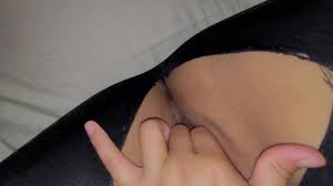 Digitacion de coño hermosa chica se frota el clítoris hasta tener un  orgasmo!