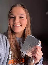 Happy Monday beauties! Does anyone else hate Mondays as much as I do!?  Especially the Mondays following a long weekend… 😩 But there's one thing I  am thankful for