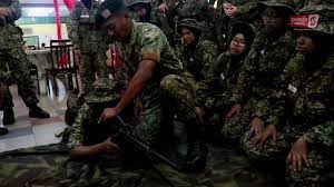 Cлушайте онлайн и cкачивайте песню rej 515 askar wataniah life размером 1.65 mb и длительностью 1 мин и 15 сек в формате mp3. Latihan Wataniah Siri 2 2019 Regimen Askar Wataniah 515 Smart College Youtube