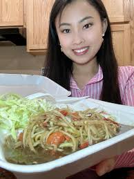 Papaya reference in neighborhood post with car photo