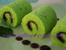 Daftar isi resep kue bolu enak yang bisa kamu buat sendiri dirumah #bolu mentega #bolu rainbow kukus #bolu gulung #bolu cup lava. Bolu Gulung Pandan Mini Pawons Gallery Kuliner Dan Hobby