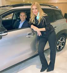 Το 1990 τιμήθηκε με το βραβείο καλύτερης ενορχήστρωσης στο φεστιβάλ τραγουδιού θεσσαλονίκης για το τραγούδι «ψηλά τα χέρια». Sthmenos Diagwnismos Salos Me To Aytokinhto Poy Edwse H Natasa 8eodwridoy Ti Apanta To Mega