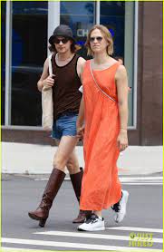 We're talking today to discuss my gender. Tommy Dorfman Strolls Around Nyc Hand In Hand With Lucas Hedges Photo 1314480 Lucas Hedges Tommy Dorfman Pictures Just Jared Jr