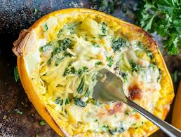 Cette Recette De Courge Spaghetti Au Parmesan Et Aux Epinards Est Absolument Delicieuse Recipe Spaghetti Squash Recipes Chicken Squash Recipes Vegetarian Recipes