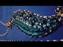 درس بالصور لطريقة تنبات ورقة الوردة بالعقيق و الموزون Youtube Beaded Bracelets Beaded Embroidery Kanzashi