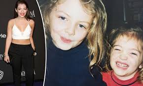 Lorde posts flashback photo for sister Jerry's 21st birthday