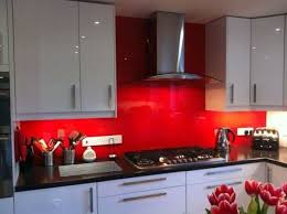 100 Interieur Ideen Mit Grellen Wandfarben Archzine Net Kuchenruckwand Ideen Kuchen Ideen Rot Kuchenprodukte