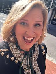 🙋🏾‍♀️🙋🏾‍♀️A tiny bit about me… Apart from being a mother of 4 and wife.  I have a first class Honours in Public Relations and Advertising Two  Masters degree in International Marketing Management