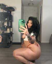 Urnextmuse - Free pics, galleries & more at Babepedia