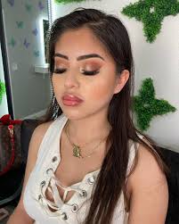 Unikly Loved Makeup Artist