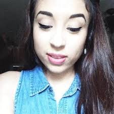 Miranda Mott's Instagram, Twitter & Facebook