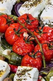 Mediterranes Ofengemuse Mit Schafskase Feta Ohne Aufwand Schnell Auf Dem Tisch Madam Rote Rube Die Landkuche Rezept In 2020 Mediterranes Ofengemuse Gesund Kochen Feta