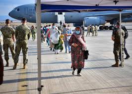 Un attentato dell'isis imminente all'aeroporto di kabul.secondo l'intelligence americana l'organizzazione terroristica islamica avrebbe concluso la fase di preparazione di un attacco nella. M9rxmoh8w2v52m
