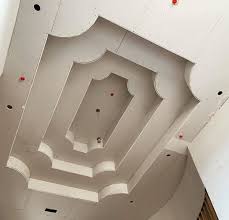 Koridor asma tavan modelleri duvar kâğıdı gibi ürünlerden daha kullanışlıdır. 2020 Koridor Asma Tavan 4 Ev Dekorasyonu