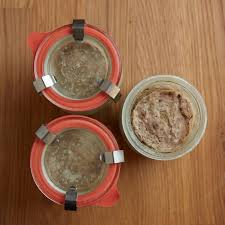 Bratwurst Mit Kastanienhonig Und Walnuss Bratwurst Rezepte Bruhwurst Rezepte Selber Wursten In 2020 Rezepte Mit Wurstchen Bratwurst Rezepte Bratwurst